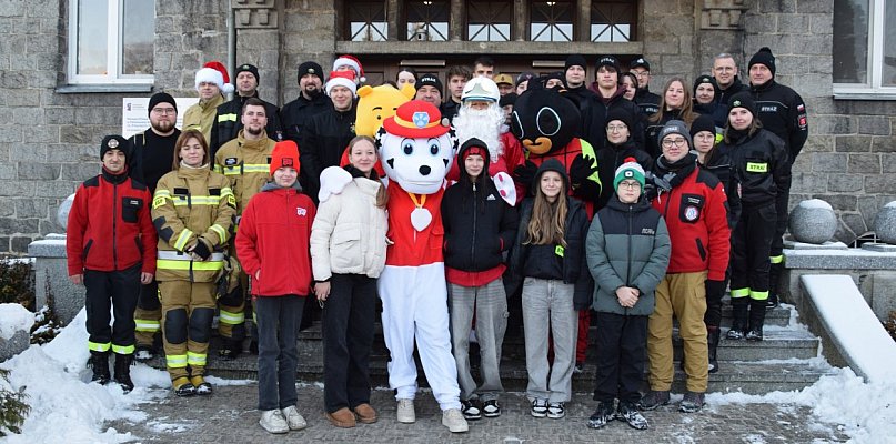 Ochotnicy z prezentami we wrzesińskim szpitalu - 41365