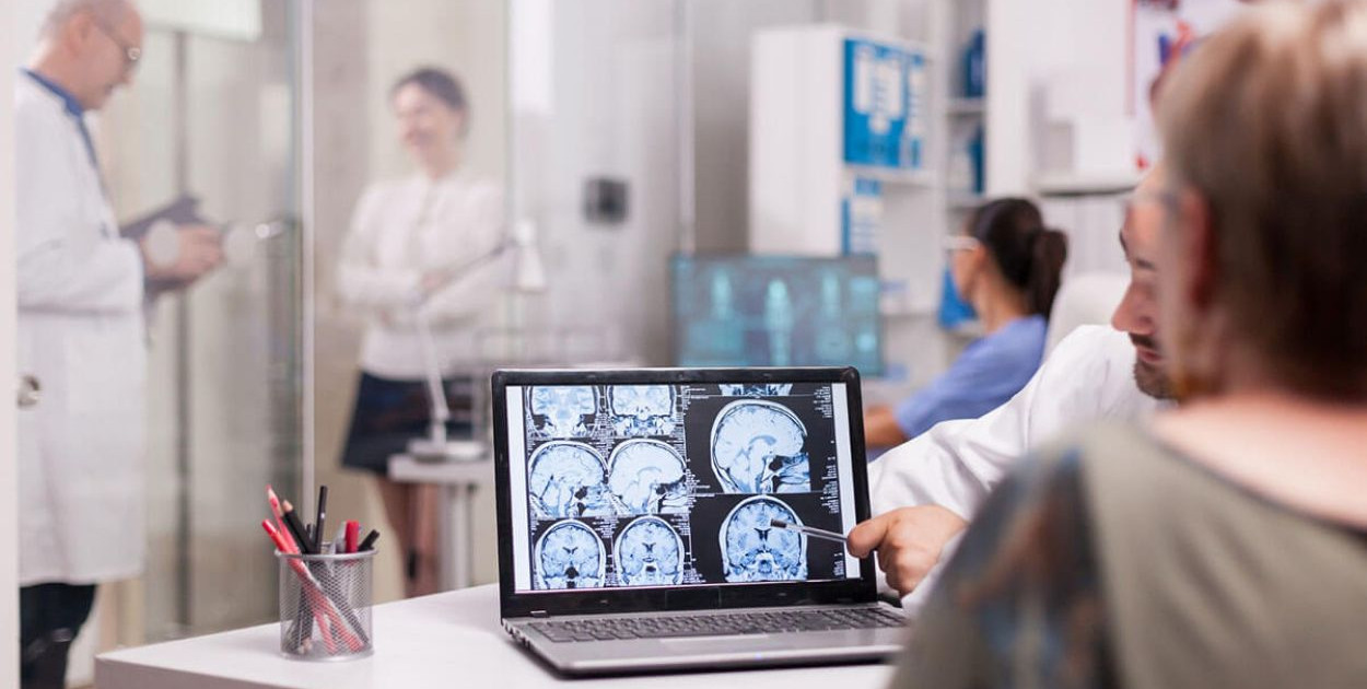 Jak wygląda pierwsza wizyta u neurochirurga?