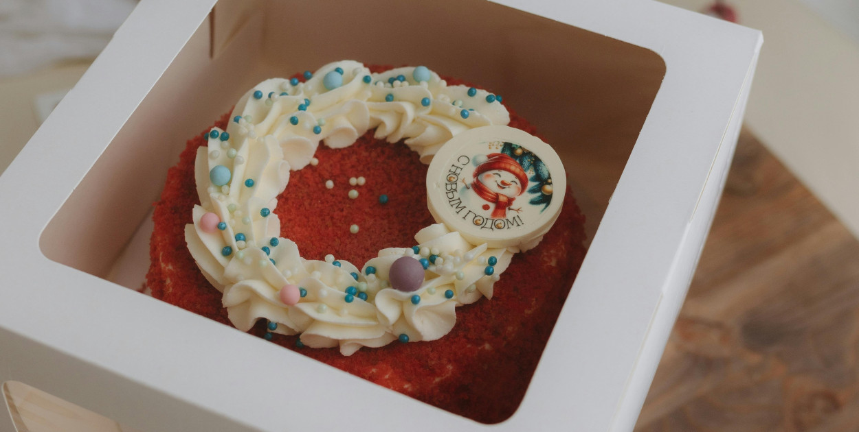 Pudełka cukiernicze – jak wybrać idealne opakowanie na słodkości i wyróżnić swoją 