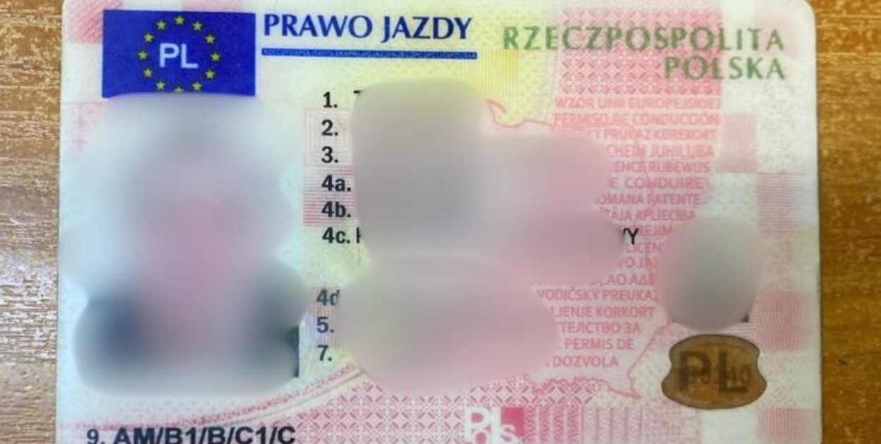 Miał podrobione prawo jazdy. Wpadł, bo jechał za szybko