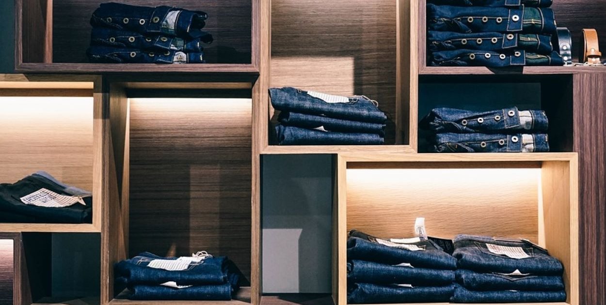 Garderoby sosnowe – naturalny porządek, funkcjonalność i ponadczasowy styl...