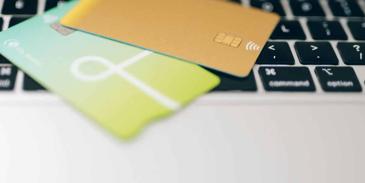 Karta do płatności internetowych – dlaczego to dziś jedno z najbezpieczniejszych n