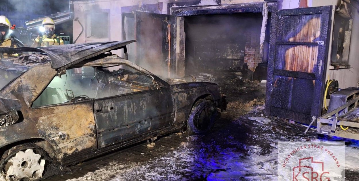 Pożar garażu przy ul. Elbląskiej we Wrześni [FOTO]