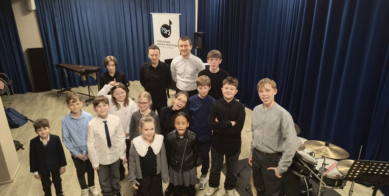 Muzyka i pomaganie na jednym koncercie. Powiatowa Szkoła Muzyczna zaprasza
