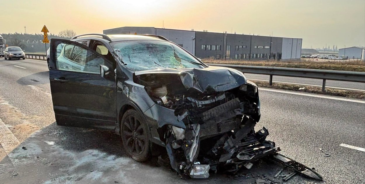 Kolizja na DK 92 w Starczanowie. Ciągnik kontra osobówka