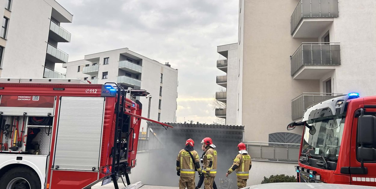 Pożar w blokowisku przy ul. Daszyńskiego we Wrześni [FOTO]