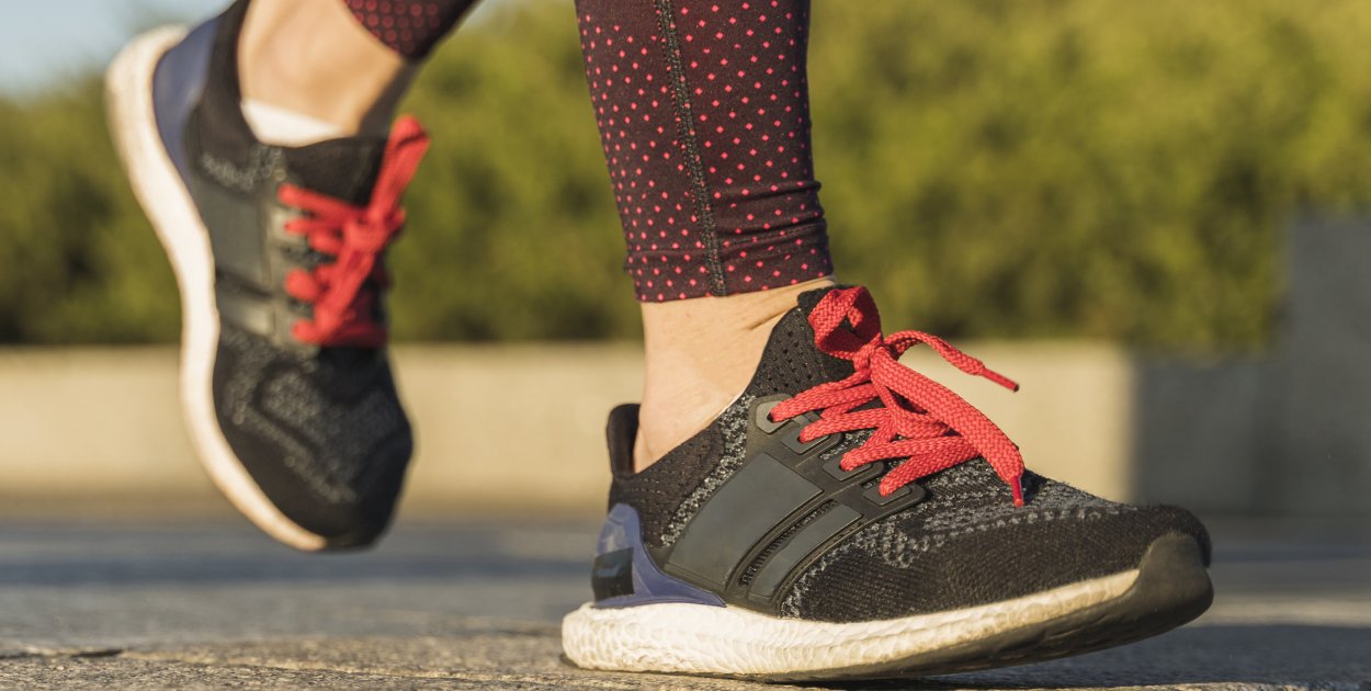 Jak wybrać eleganckie buty sportowe, by połączyć wygodę z ponadczasowym stylem?