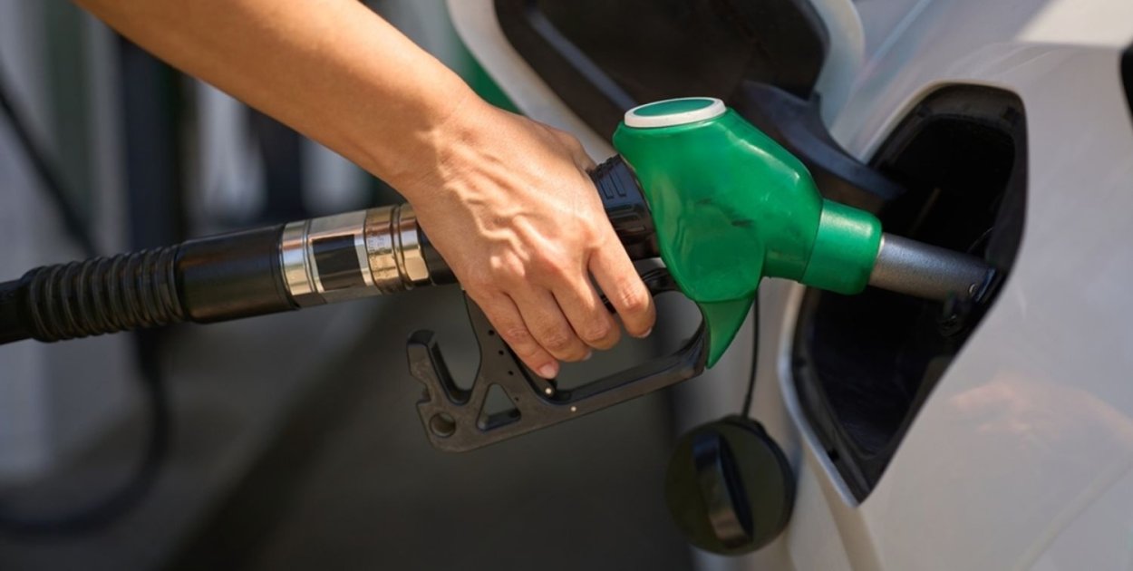 Rząd zamraża ceny paliw. Ulga tylko na papierze