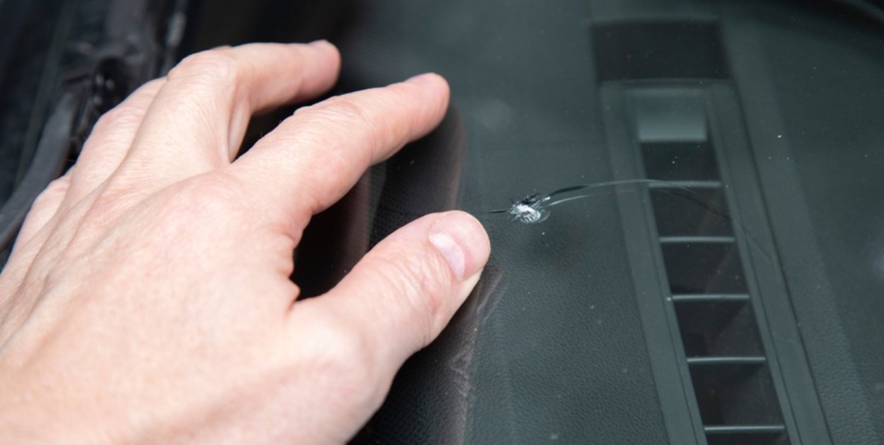 Uszkodzona szyba czołowa to nie wyrok