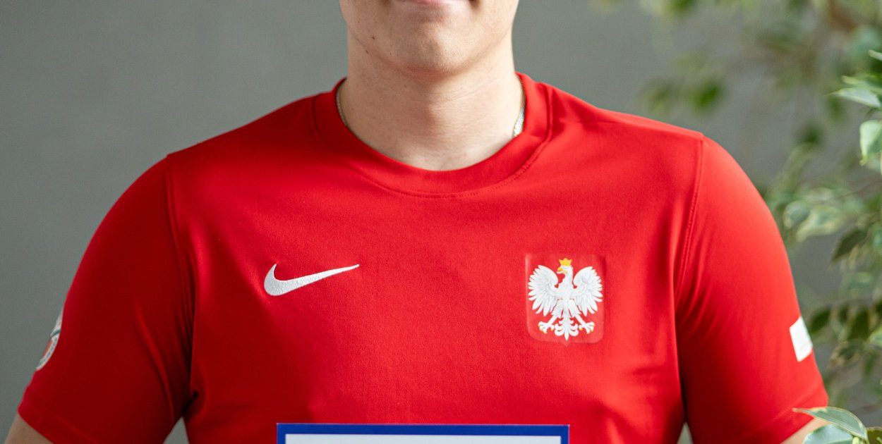 Młody zawodnik Hwaranga na zgrupowaniu kadry