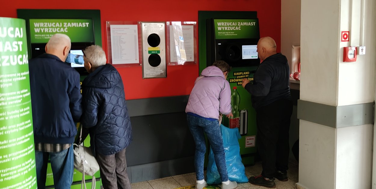 Butelka wraca do obiegu. Jak działają automaty do recyklingu?
