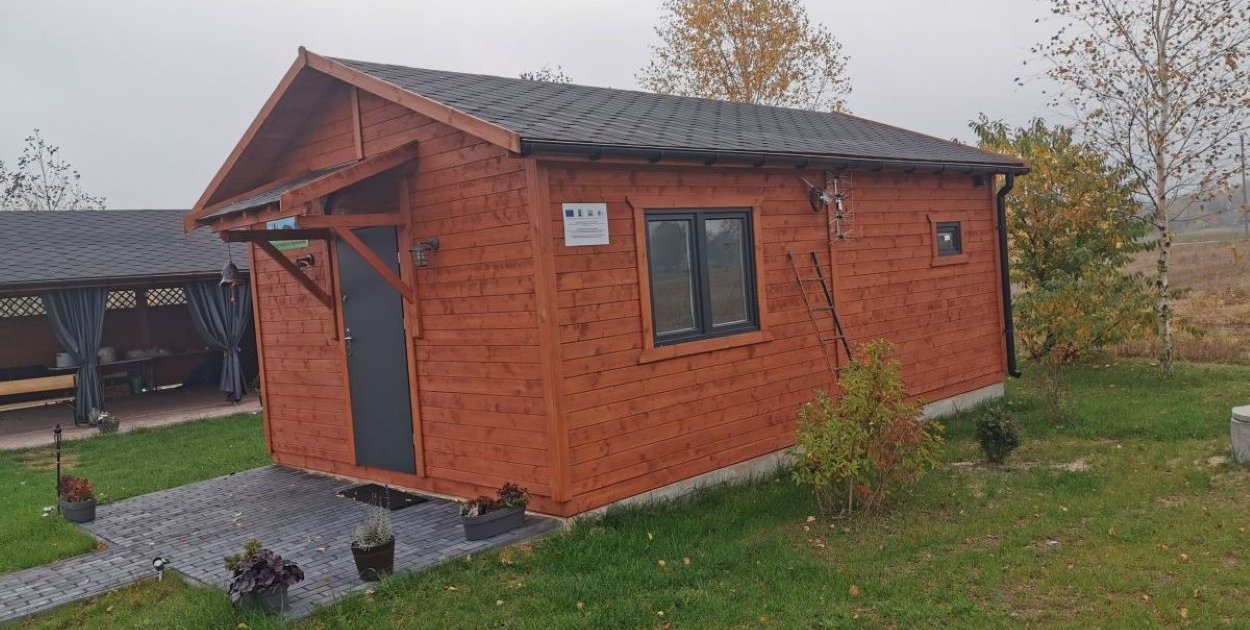 Drewniana architektura w ogrodzie Twoich marzeń: 3 kroki do uporządkowanej przestr