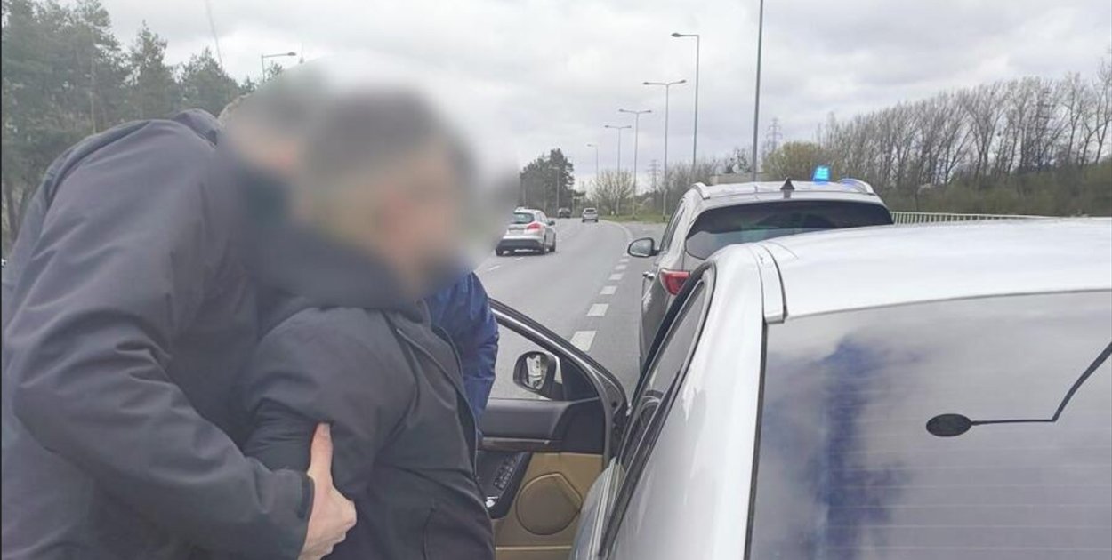 Działali jak w filmie, wpadli w ręce mundurowych. Milion złotych wyparował!